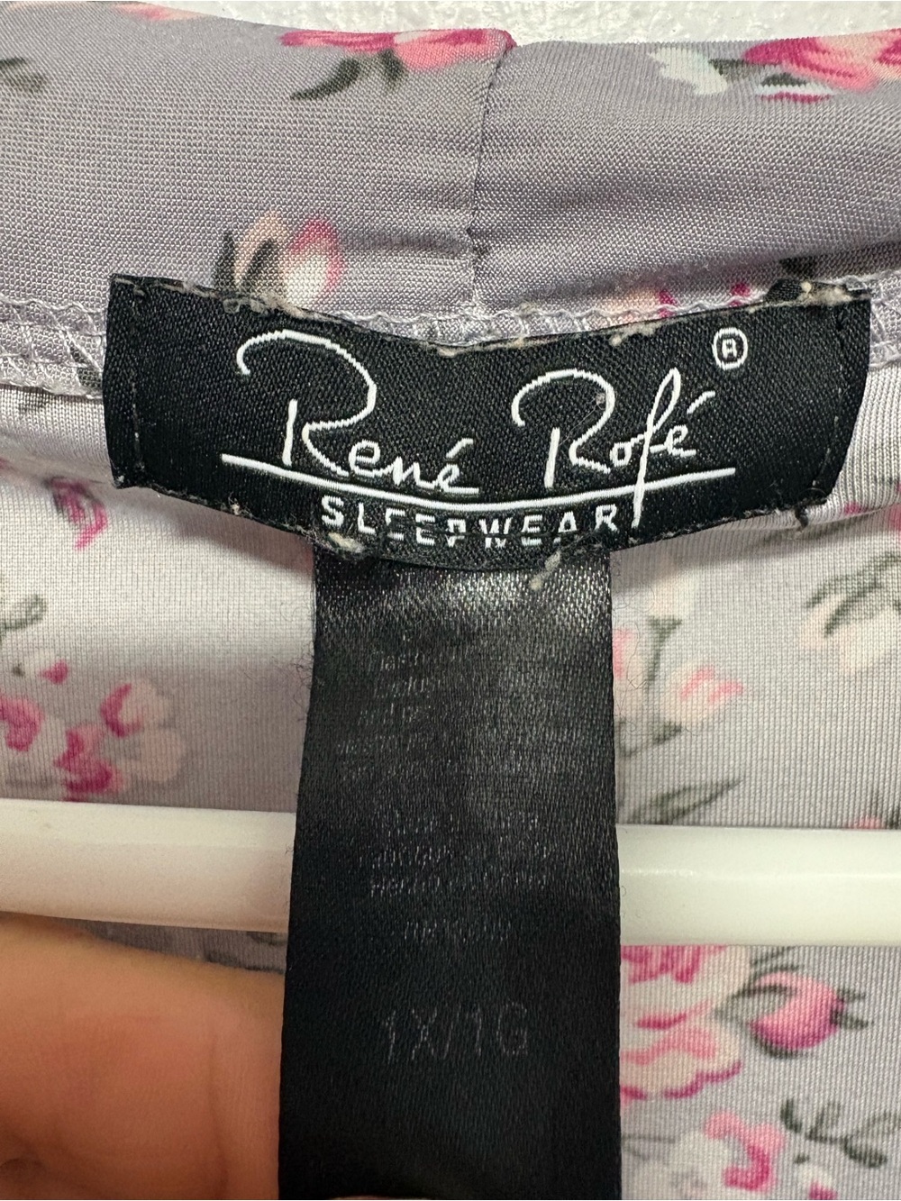 Rene Rofe Gray Floral Light Weight Robe with Pink Roses - Picture 3 of 8
